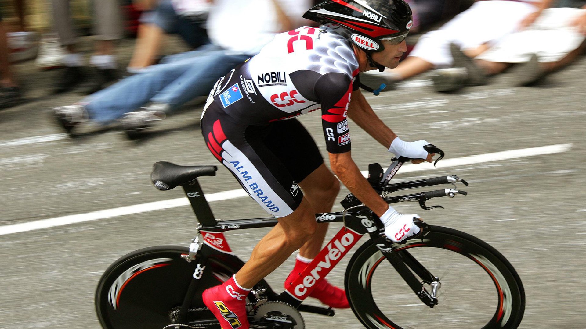 米兰双雄奋力争夺，意甲火药味十足